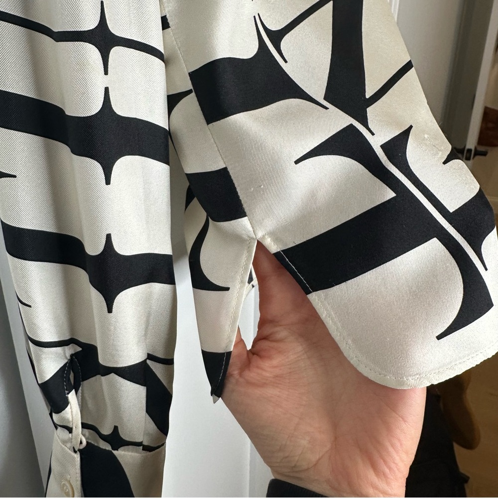 Vintage Valentino! Logomania black and white Blouse with detached tie/scarf - Picture 5 of 12